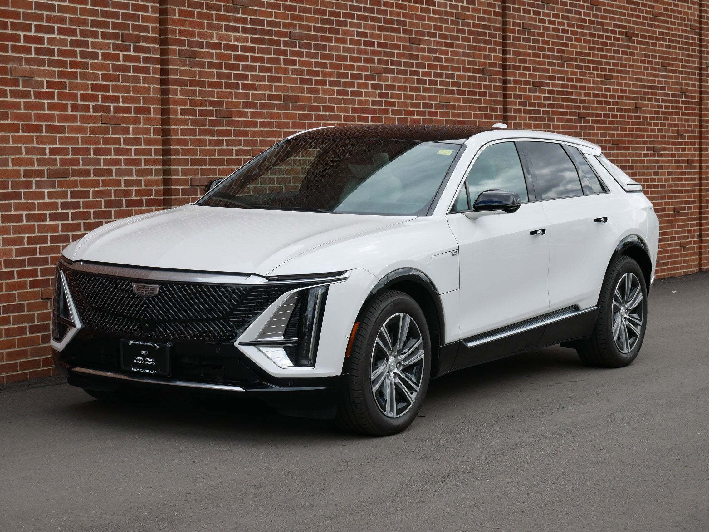 Shop Pre-Owned Cadillac SUV Specials Near Minneapolis, MN
