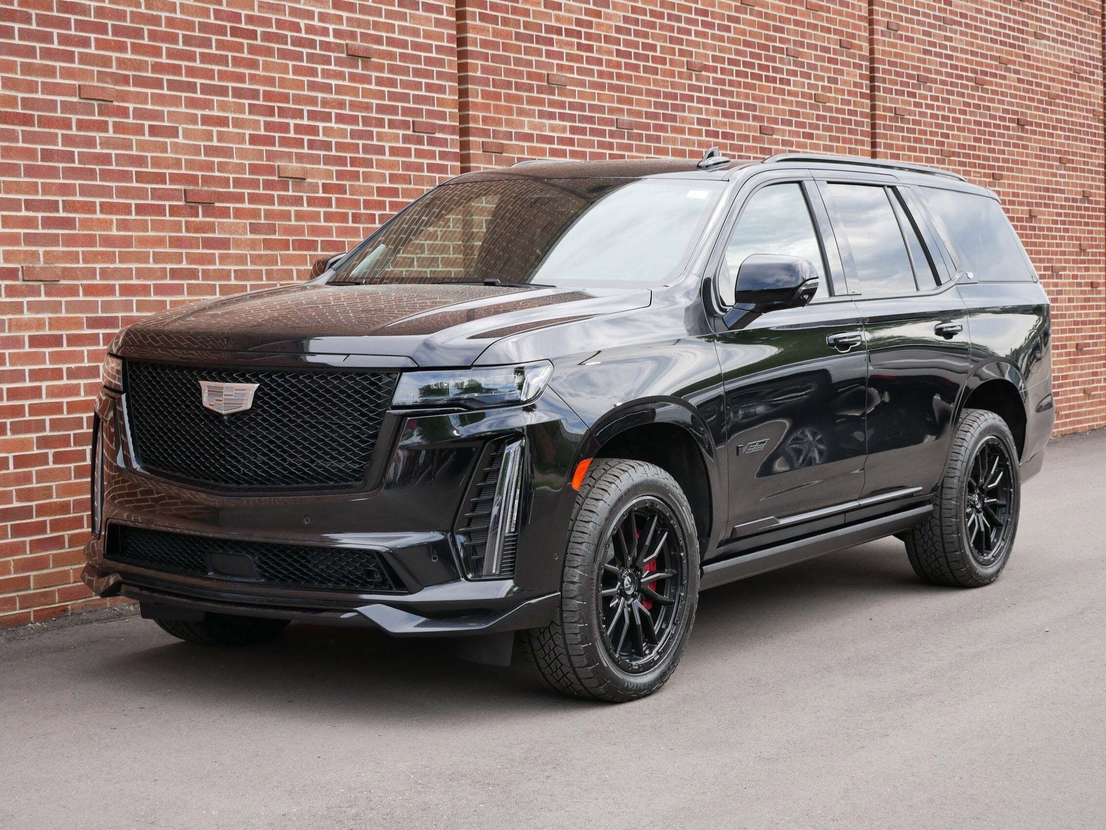 Shop Pre-Owned Cadillac SUV Specials Near Minneapolis, MN