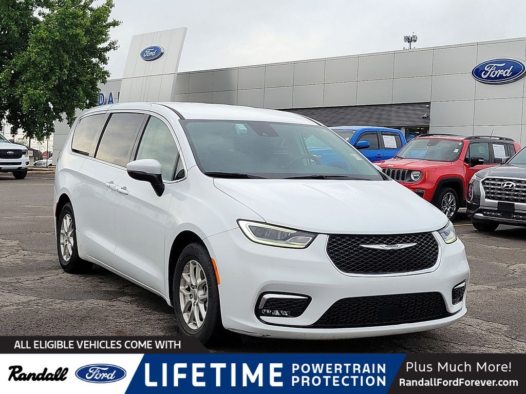 Pre-Owned 2023 Chrysler Pacifica Touring L 4 Door Passenger Van in